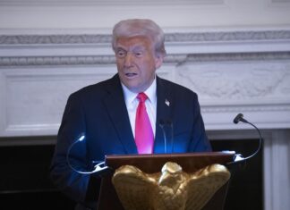 Demandan al Gobierno Trump para detener las «expulsiones aceleradas» de inmigrantes Trump