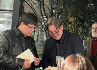 García Montero defiende la importancia del español en EE. UU. pese a las barreras de Trump García Montero