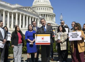 Organizaciones de latinos denuncian ante el Congreso los «ataques» de Trump a su comunidad Congreso