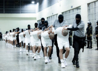 Presentan hábeas corpus en El Salvador para pedir excarcelación de venezolanos deportados por EE. UU. deportados