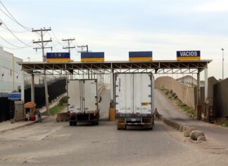 Transportistas de México: Aranceles de Trump han afectado a 200.000 tractocamiones Aranceles