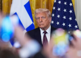 Trump firma amplia orden ejecutiva para reformar elecciones en EE. UU.; exige ciudadanía para votar Trump