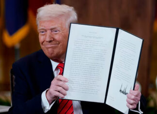 Trump ordena plan para desmantelar Departamento de Educación, pero mantiene algunas funciones clave gobierno