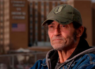 Veteranos despedidos de empleos federales, incluidos votantes de Trump, se sienten traicionados Veteranos