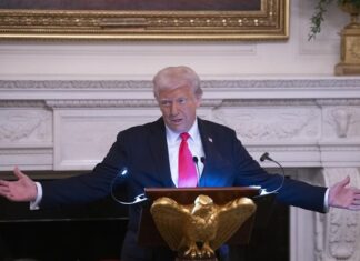 Trump firma orden ejecutiva para suspender negociación colectiva en agencias de seguridad nacional