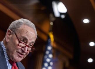 Trump es acusado por los demócratas de manipular los mercados con la tregua arancelaria Trump