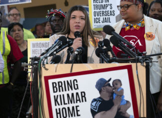Gobierno de EE. UU. dice que jueza no puede ordenar regreso de hombre deportado por error a El Salvador