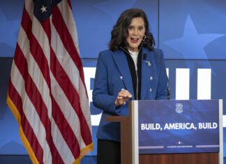 Gobernadora demócrata de Michigan apoya parcialmente aranceles previo a reunión con Trump Gobernadora