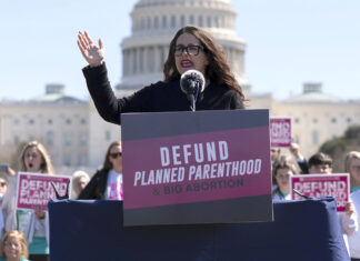 Facción antiaborto envalentonada de EE. UU. quiere que mujeres que abortan enfrenten cargos penales antiaborto