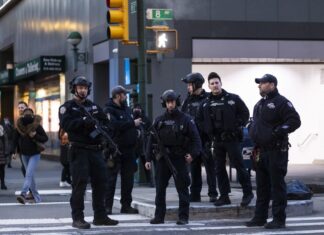 Demandan a Policía de Nueva York por discriminación racial en su base de datos Policía