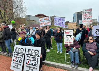 El área triestatal se sumó a la protesta nacional “¡Manos Fuera!” contra las políticas de Trump protesta