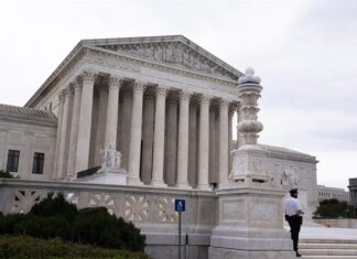 El Supremo de EE. UU. frena dos órdenes federales que revertían los despidos de Trump Supremo