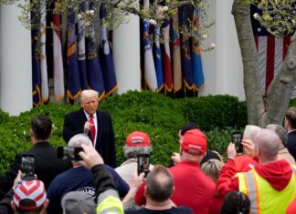 Empresarios de EE. UU. arremeten contra los aranceles de Trump y advierten de consecuencias