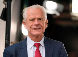 Equipo de Trump intenta mostrar confianza y calma tras ajustes en aranceles que sacudieron mercados aranceles