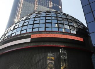 La Bolsa mexicana sube y el peso se aprecia tras respiro a México de aranceles de Trump aranceles