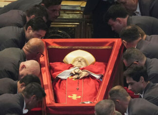 La basílica de San Pedro abre sus puertas para que los católicos se despidan del papa Francisco papa