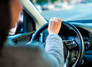 Legisladora de MONTCO presiona para prohibir que inmigrantes indocumentados conduzcan inmigrantes