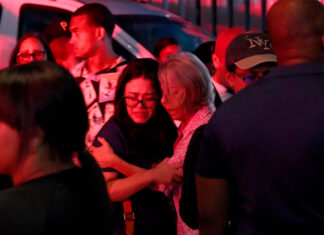 Los rescatistas siguen buscando tras el derrumbe en una discoteca dominicana que dejó 113 muertos