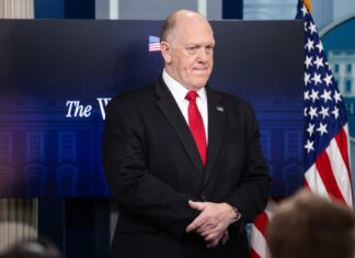 Trump aumenta su ofensiva migratoria con más órdenes ejecutivas para agilizar detenciones Trump