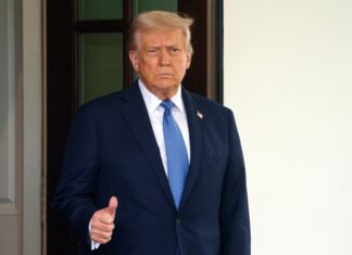 Trump indulta a una republicana culpable de usar donaciones públicas para cirugía estética