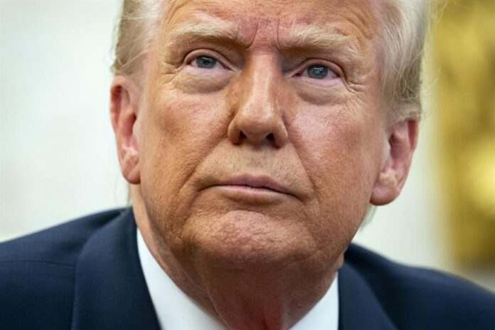 Trump ve fuera Trump