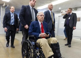 Un grupo de senadores republicanos apoya limitar el poder de Trump de imponer aranceles