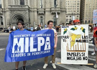 Múltiples protestas contra Trump se entrelazaron en Filadelfia y alrededores encabezadas por Bernie Sanders
