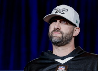 Eagles extienden contrato del entrenador Nick Sirianni tras ganar el Super Bowl