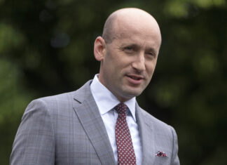 ¿Puede Trump suspender el derecho constitucional del habeas corpus para acelerar deportaciones?