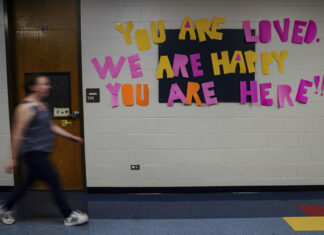 Cruzaron la frontera en busca de mejores escuelas. Ahora, algunas familias dejan EE. UU. EE. UU.
