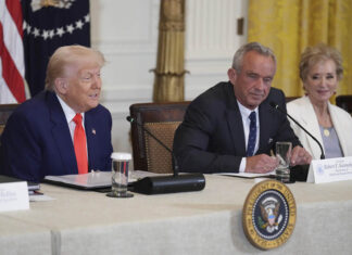 Informe de agencia de salud de EE. UU. genera preocupaciones sobre vacunas, alimentos y medicamentos Informe