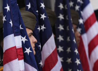 Trump conmemora el Día de los Caídos en Guerras en el Cementerio Nacional de Arlington Día de los Caídos