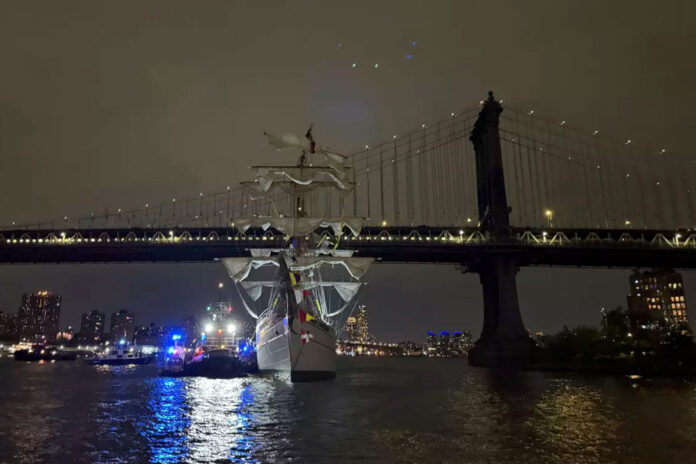 Aguas-turbulentas-pudieron-haber-contribuido-al-choque-de-buque-mexicano-contra-puente-de-Brooklyn