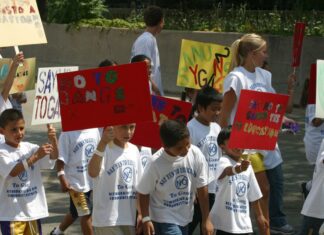 Casi 12 millones de niños latinos en EE. UU. están en riesgo por los recortes presupuestarios