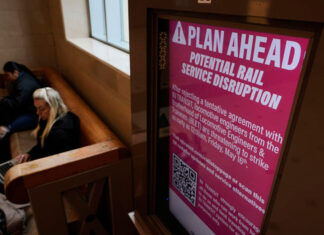 Maquinistas de New Jersey Transit van a la huelga y dejan a unos 350.000 viajeros sin trenes