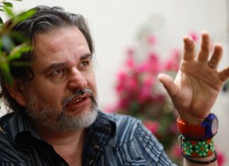 Diego Osorno: “A muchos les incomoda que el zapatismo no sea peligroso, sino coherente”