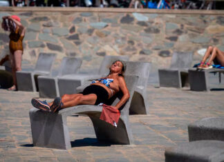 Expertos: La mitad de la población mundial sufrió mes extra de calor extremo por el cambio climático