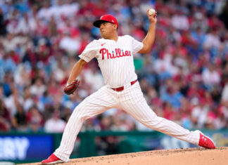 Filis de Filadelfia vencen 2-0 a los Bravos a pesar de la lesión de Bryce Harper