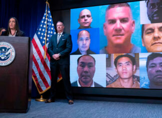 Juez acusa al gobierno de Trump de “fabricar” caos en caso de deportación de migrantes