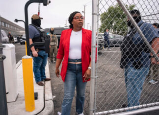 Jueza ordena libertad bajo palabra a legisladora que se opuso a agentes de migración en Nueva Jersey