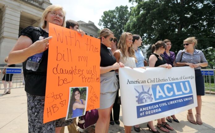 Lanzan campaña para exigir transparencia y justicia por abusos policiales en EE.UU.