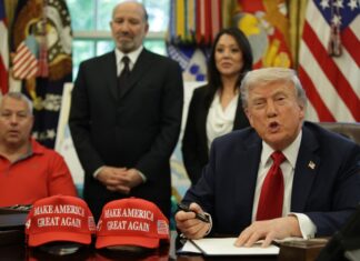 Los últimos indultos de Trump confirman que no quiere que «ningún MAGA quede atrás»