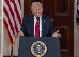 Trump busca expulsar a inmigrantes con antecedentes penales a Ruanda y Libia Trump