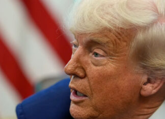 Trump pide a la Corte Suprema que impida acceso de supervisores a documentos del DOGE