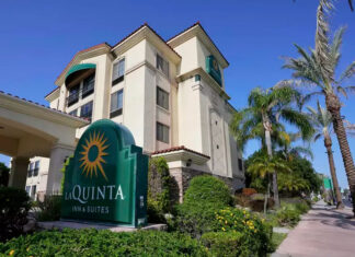 Trump quiere que se investigue recaudación de fondos de demócratas; hay problemas en su campaña