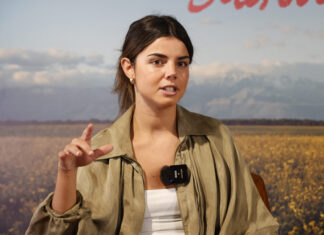 Corazones rotos y notas de voz, las ‘armas’ de Mafalda Cardenal para sanar cantando Mafalda Cardenal