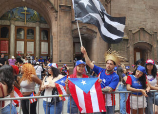 Puertorriqueños ondean miles de banderas en su esperado Desfile Anual de Nueva York Desfile