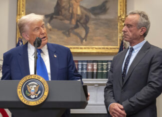 Trump entrega datos personales de inmigrantes inscritos en el Medicaid a autoridades de deportación