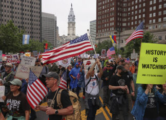 Millones de manifestantes protestan contra Trump en EE. UU., dicen organizadores manifestantes