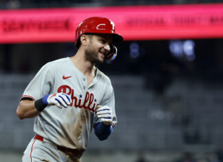 Con 17 hits y cinco jonrones, Filis propinan paliza de 13-0 a Bravos